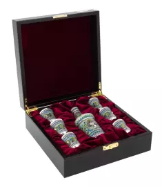 Set "On the lawn" (damask, 6 stacks) "Finish"